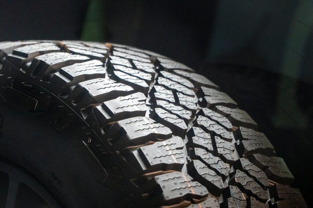 All-Season High-Performance Car Tire 225/45R18